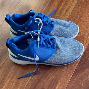 Nike Women’s/ Youth Blue and White Sneakers - NWOT